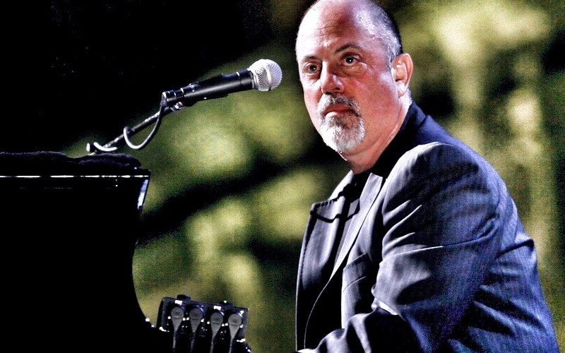 El cantante ha expresado su pesar por tener que posponer algunos conciertos, pero enfatizó la importancia de preservar su salud