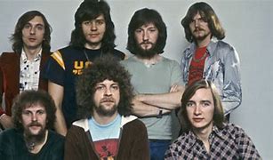 El legendario músico arranca su despedida de los escenarios sin poder tocar la guitarra, pero con un setlist repleto de clásicos y emoción
