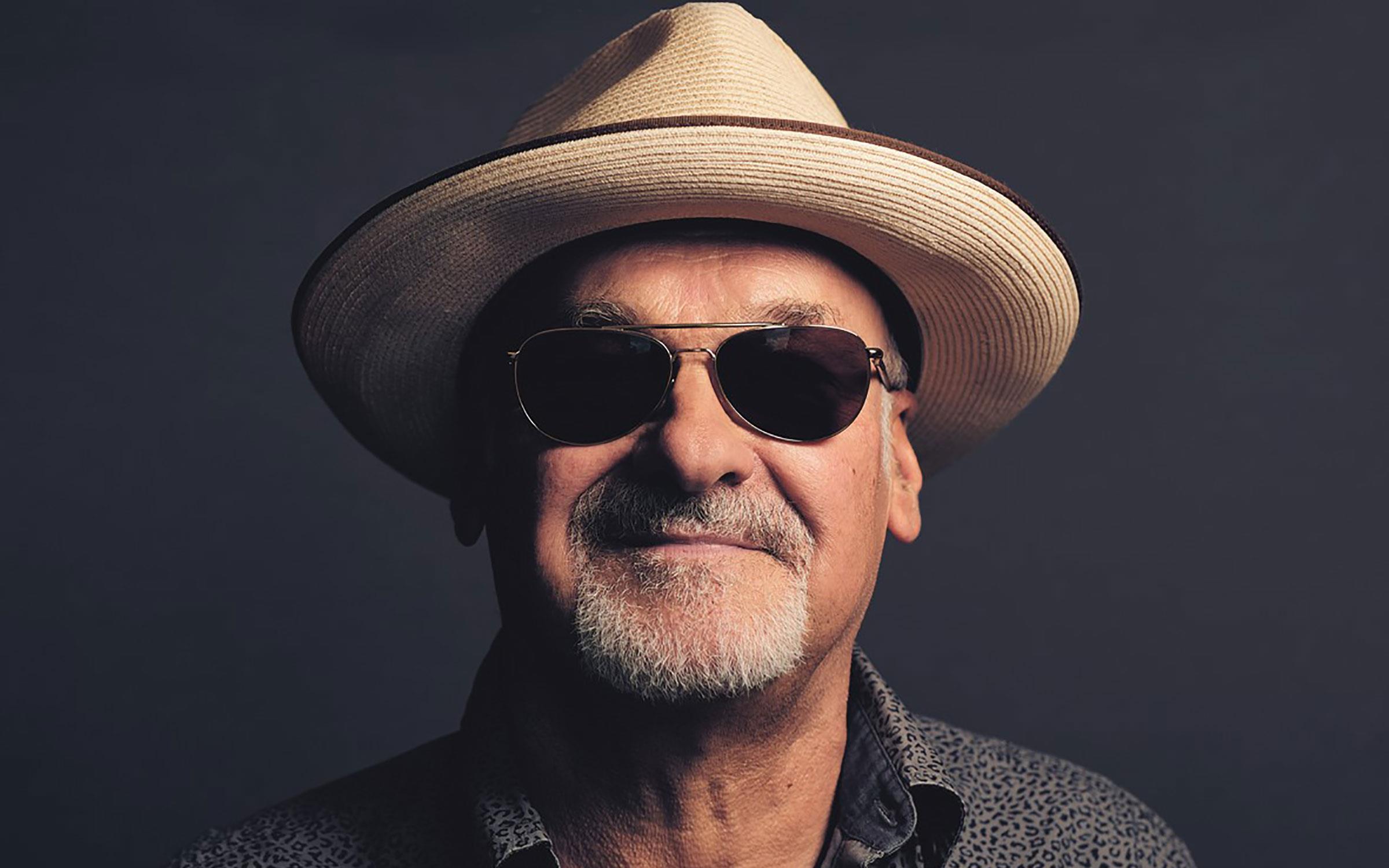 El artista británico lanza “The Country Side of Paul Carrack: Volume 1”, grabado en Nashville con clásicos del género y dos temas propios