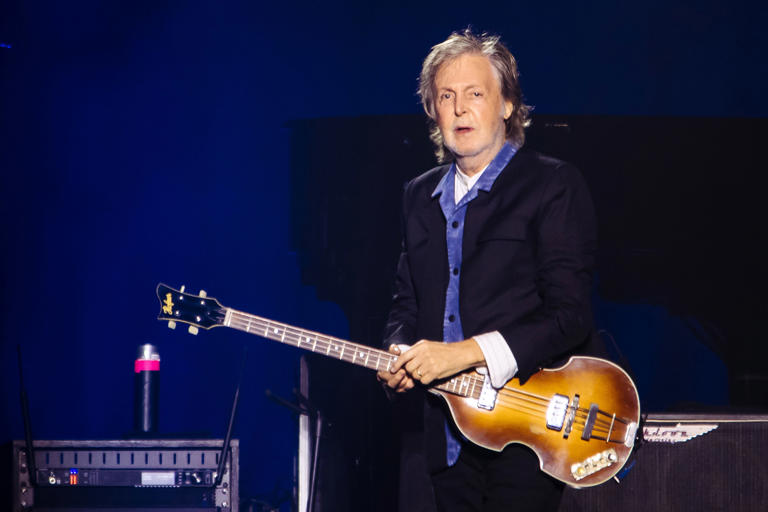 El ex Beatle trabaja en su primer disco en más de cinco años y revive la era Wings con un libro autobiográfico