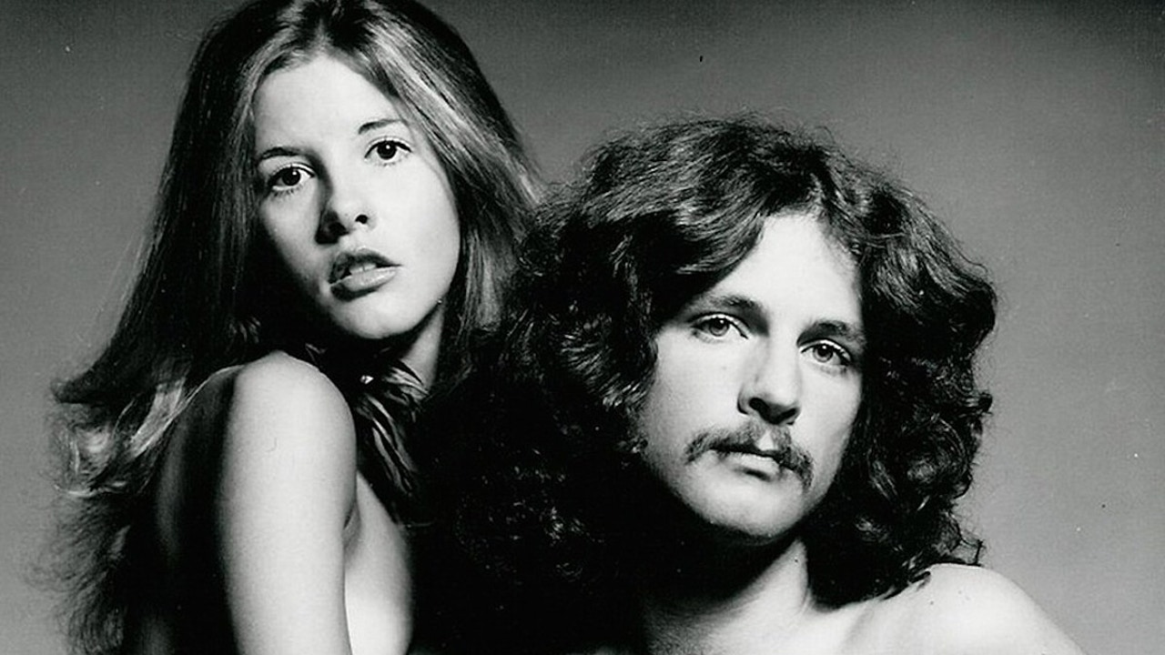 Desde armonías perfectas hasta rupturas dolorosas, repasamos las frases más reveladoras de una de las relaciones más icónicas del rock, ahora que se relanza su mítico álbum Buckingham Nicks