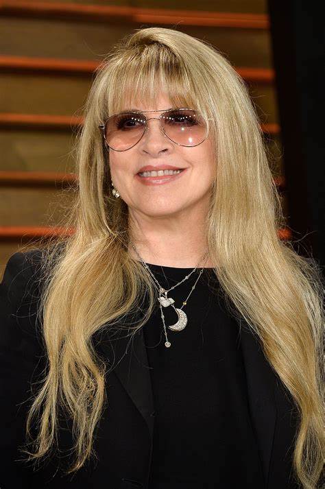 La icónica vocalista de Fleetwood Mac reflexiona sobre su carrera, sus influencias y cómo desafió los prejuicios para convertirse en una leyenda del rock