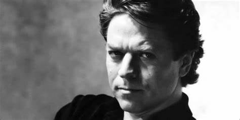 Recordamos a Robert Palmer, celebramos los 80 años de Bryan Ferry, y descubrimos lo nuevo de Pet Shop Boys y The Cars en forma de biografía