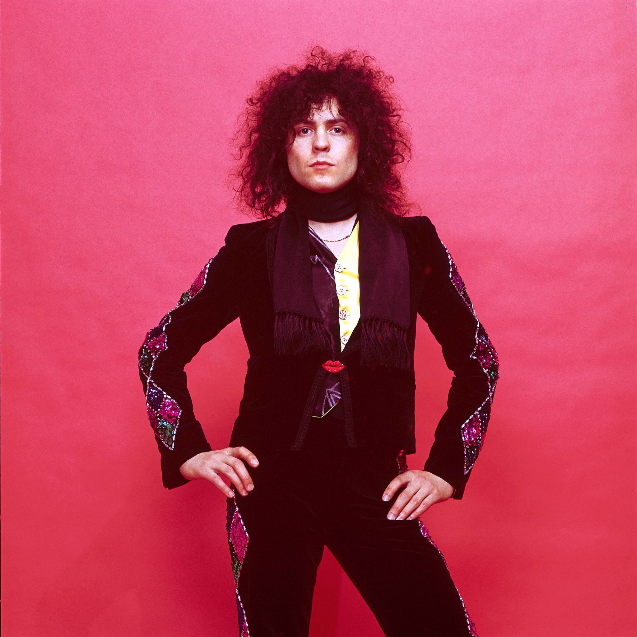  El glam rock vuelve a brillar con el homenaje a Bolan y el estreno de “I’m Dazed”, una joya perdida de T. Rex