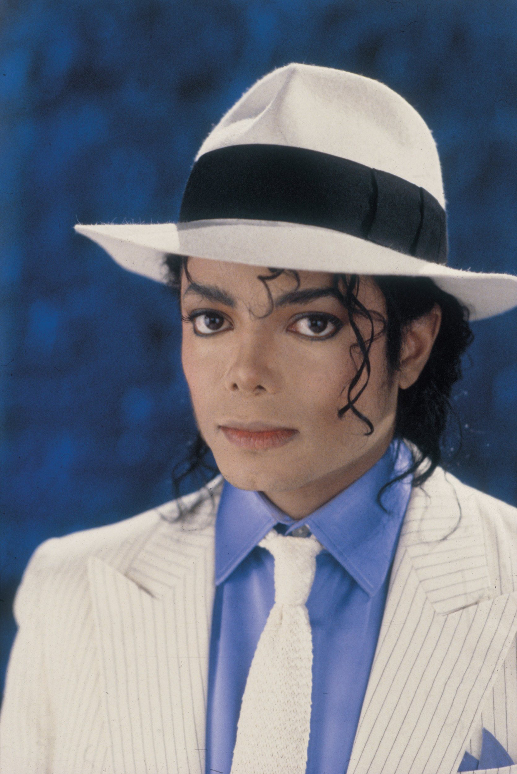 Artistas como Michael Jackson, Elvis Presley o Whitney Houston continúan acumulando millones cada año gracias a sus legados musicales, licencias comerciales y derechos de imagen
