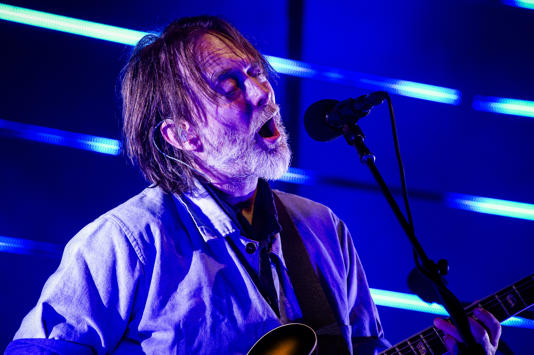 La banda británica rompe siete años de silencio con un concierto radical, íntimo y lleno de sorpresas en el Movistar Arena