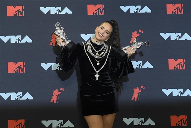 Rosalía se llevó el primer premio de MTV para una cantante española, Taylor Swift ganó el Vídeo del año y Ariana Grande fue elegida Artista del año los MTV Video Music Awards (VMA)