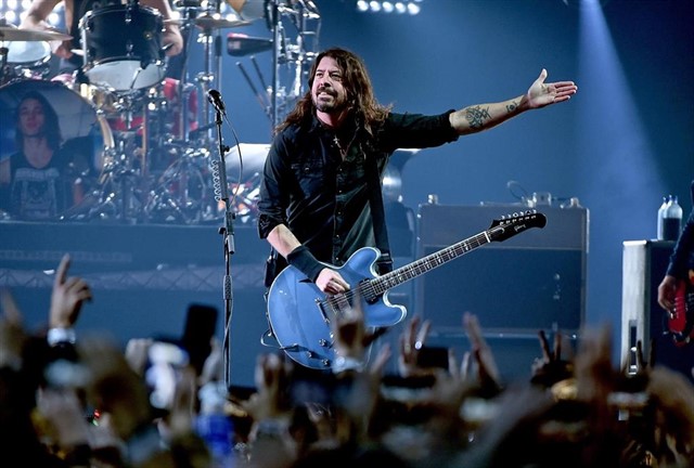 Foo Fighters tuvieron una invitada muy especial en el escenario durante su concierto como cabezas de cartel en el festival británico de Leeds este fin de semana