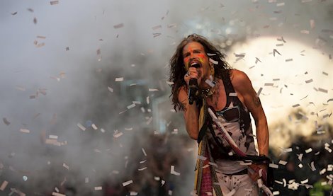 on la vista puesta en la gira 2020 de Aerosmith, Steven Tyler ha recordado cómo los vicios y los excesos estuvieron a punto de acabar con todo en los años ochenta