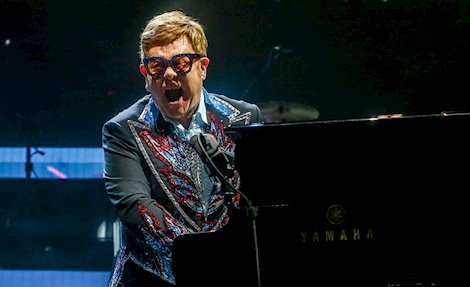 Elton John presentó este domingo un concierto benéfico para recaudar fondos contra el coronavirus 
