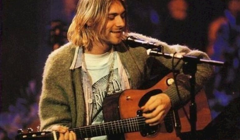 La guitarra que Kurt Cobain tocó en el emblemático MTV Unplugged de Nirvana ha sido vendida en una subasta por 5,38 millones de euros
