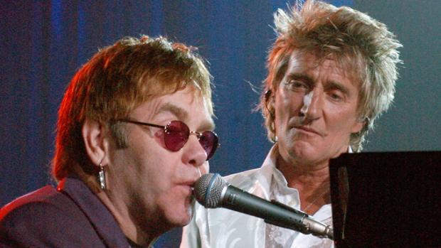La enemistad entre los artistas británicos se agudizó hace dos años, cuando Stewart criticó la gira de despedida de Elton