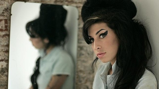 El director del sello discográfico de la cantante destruyó las maquetas que quedaban sin publicar para que nadie hiciese negocio sin su consentimiento, pero Mitch Winehouse ha anunciado que ha encontrado varias cintas