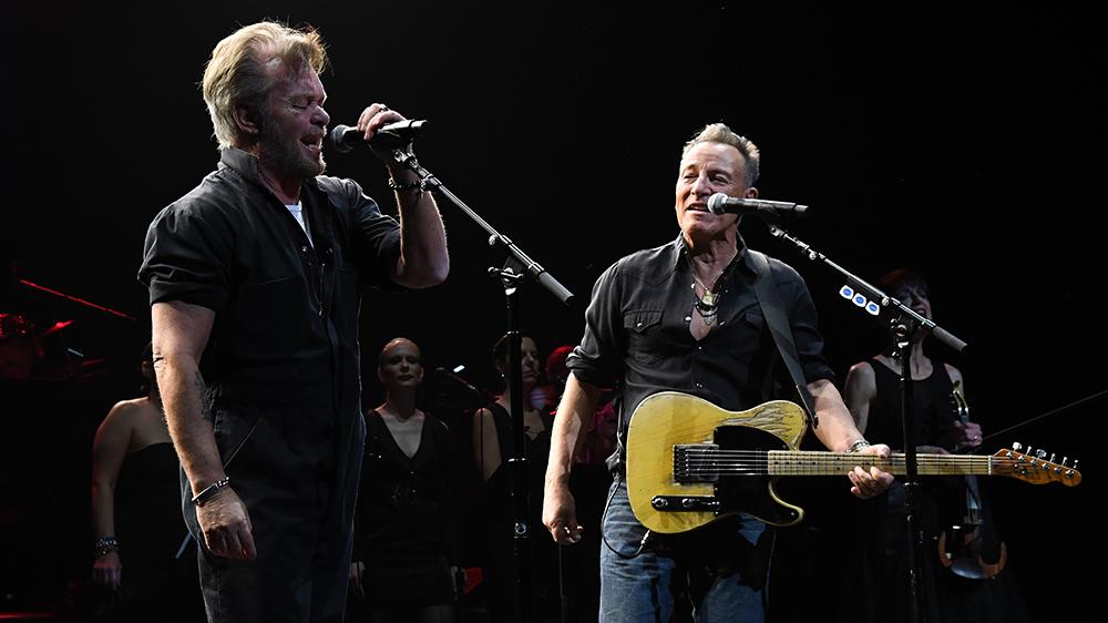 John Mellencamp y Bruce Springsteen han grabado juntos esta canción, que supone el adelanto del nuevo disco del primero