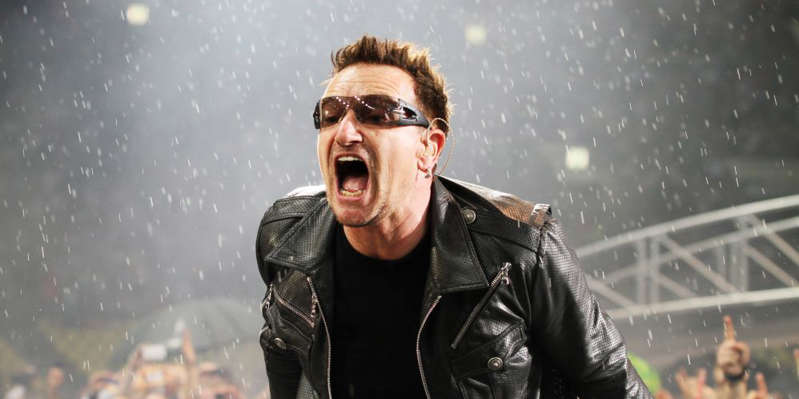 Bono de U2 hace autocrítica: se avergüenza de sus canciones y odia el nombre del grupo