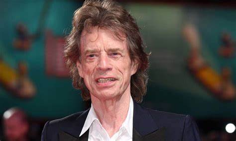 Como han tenido que hacer otros muchos artistas de renombre de cara a sus giras internacionales, durante décadas Mick Jagger ha ido incorporando a su léxico numerosas palabras y expresiones de un sinfín de lenguas