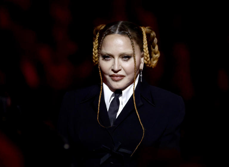 En la ceremonia de los Grammy de este pasado domingo Madonna presentó la actuación de Kim Petras y Sam Smith. Pero, en lugar de fijarse en su discurso, en internet se criticó su aspecto físico