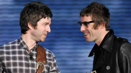 El ex cantante de Oasis se alía con otra de las leyendas del rock de Manchester, el guitarrista John Squire, en un disco envuelto en nostalgia