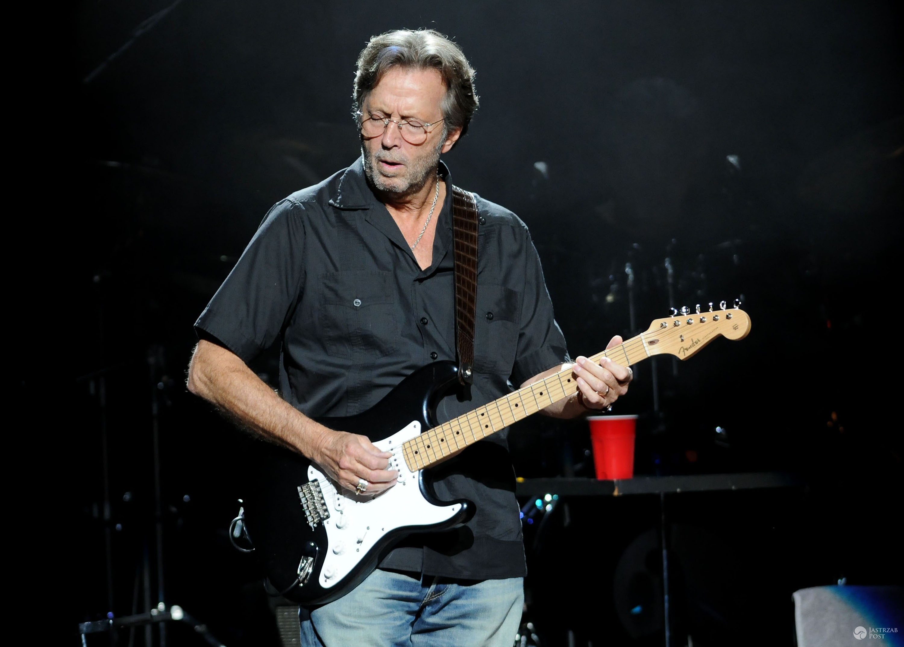 La casa de subastas Bonhams ha anunciado que la icónica guitarra acústica Martin 000-28 de 1974 de Eric Clapton será subastada el próximo 12 de junio. 